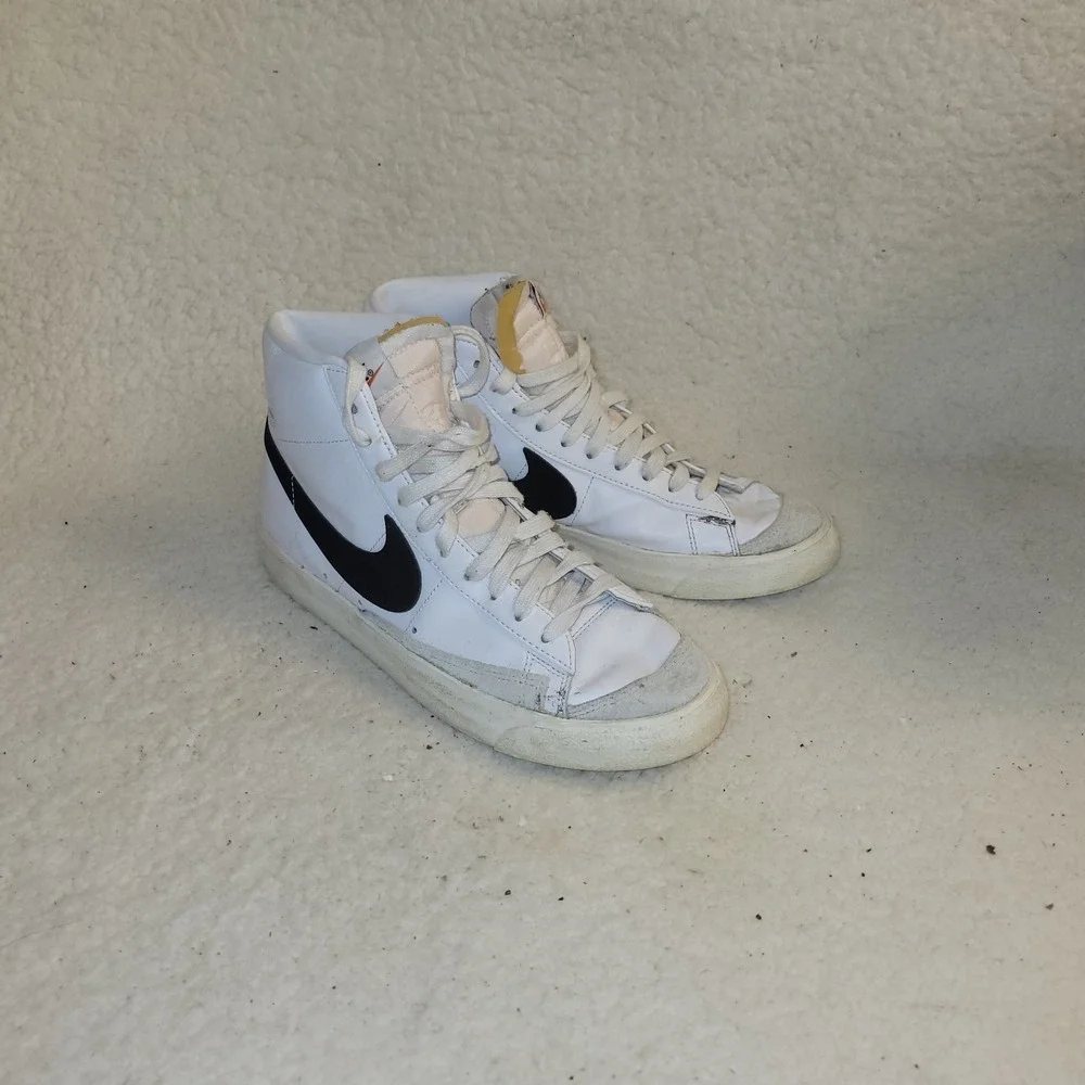 Nike White Black Blazer Mid 77 Suede Shoes Sneakers Men's‎ Size 8.5  Vtg